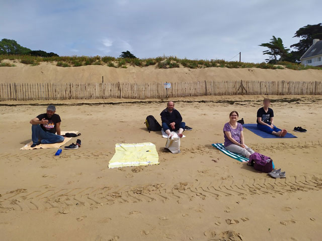 Les usagers du SAVS en sortie à la plage